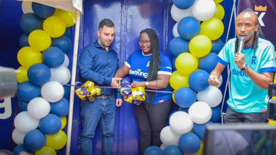 BetKing, has today handed a Sh 500,000 cheque for the renovation of Dagoretti Youth Community Centre based in Nairobi’s Kawangware slums.